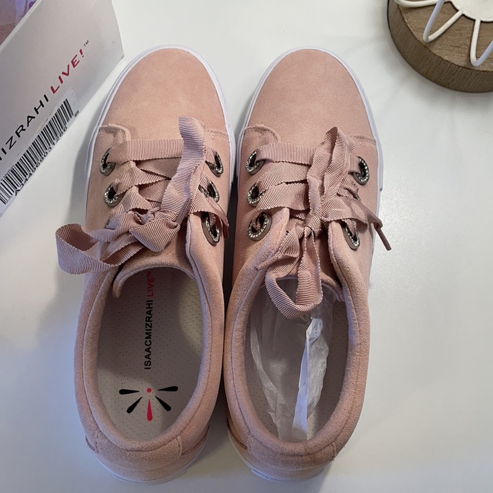 NWT ISAAC MIZRAHI LIVE LIGHT PINK SUEDE CASUAL SNEAKERS - WOMENS 9
